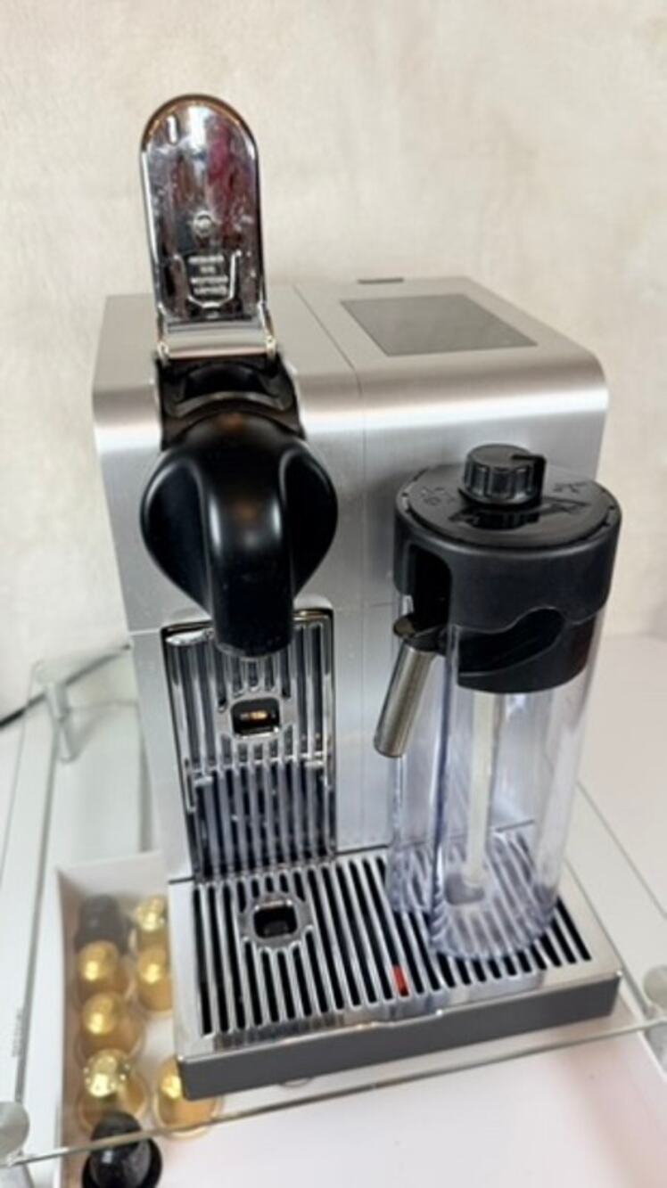 Nespresso Lattissima Espresso & Cappuccino Machine with Milk Frother – Silver